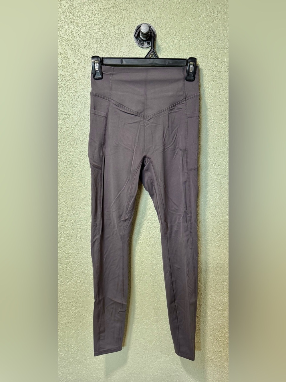 HALARA Grey High-Rise Scrunch-Back Leggings size Small. NWT